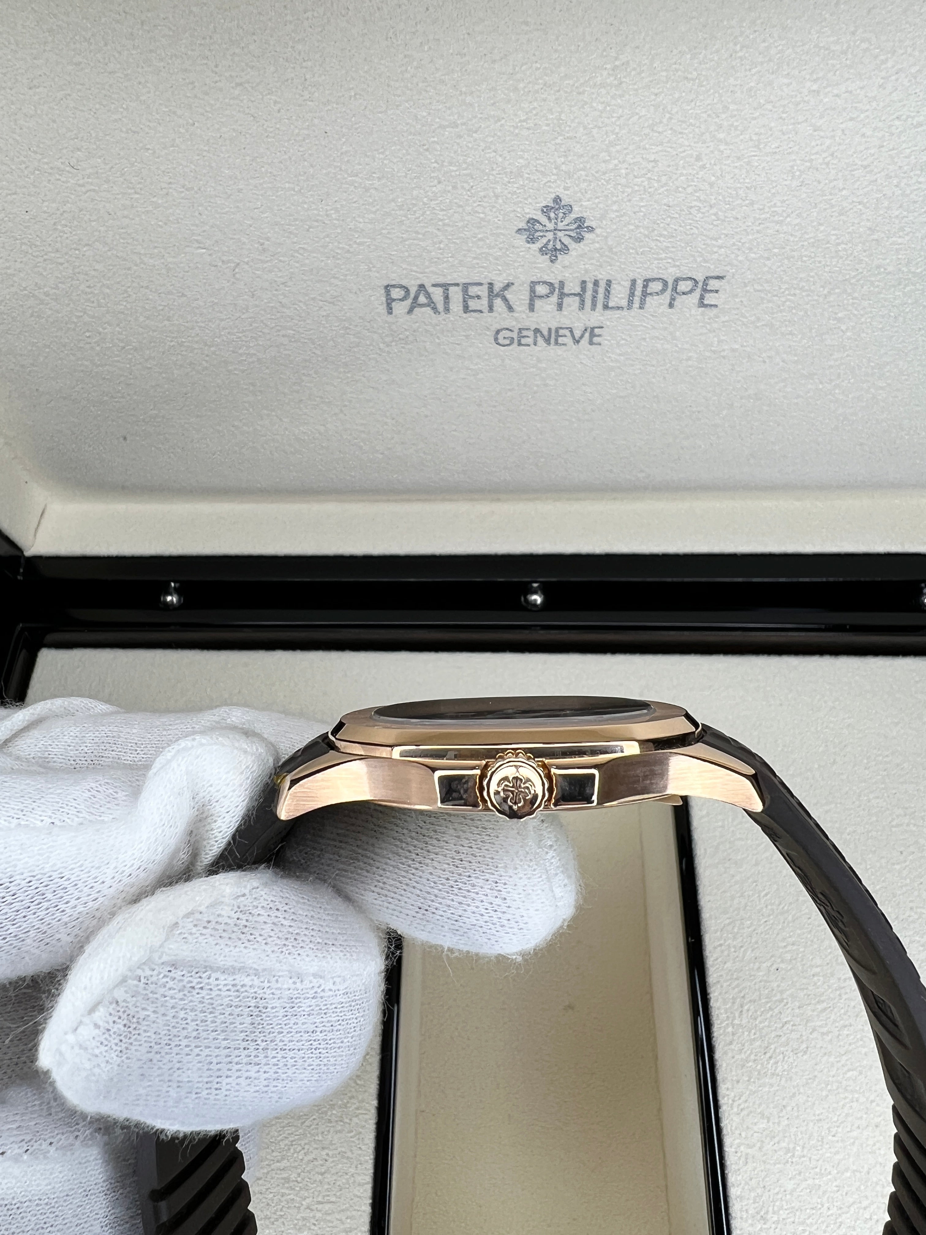 Patek Philippe Aquanaut Rose Gold Automatic 40mm 5167R-001 / Unworn / Complete Box & Papers