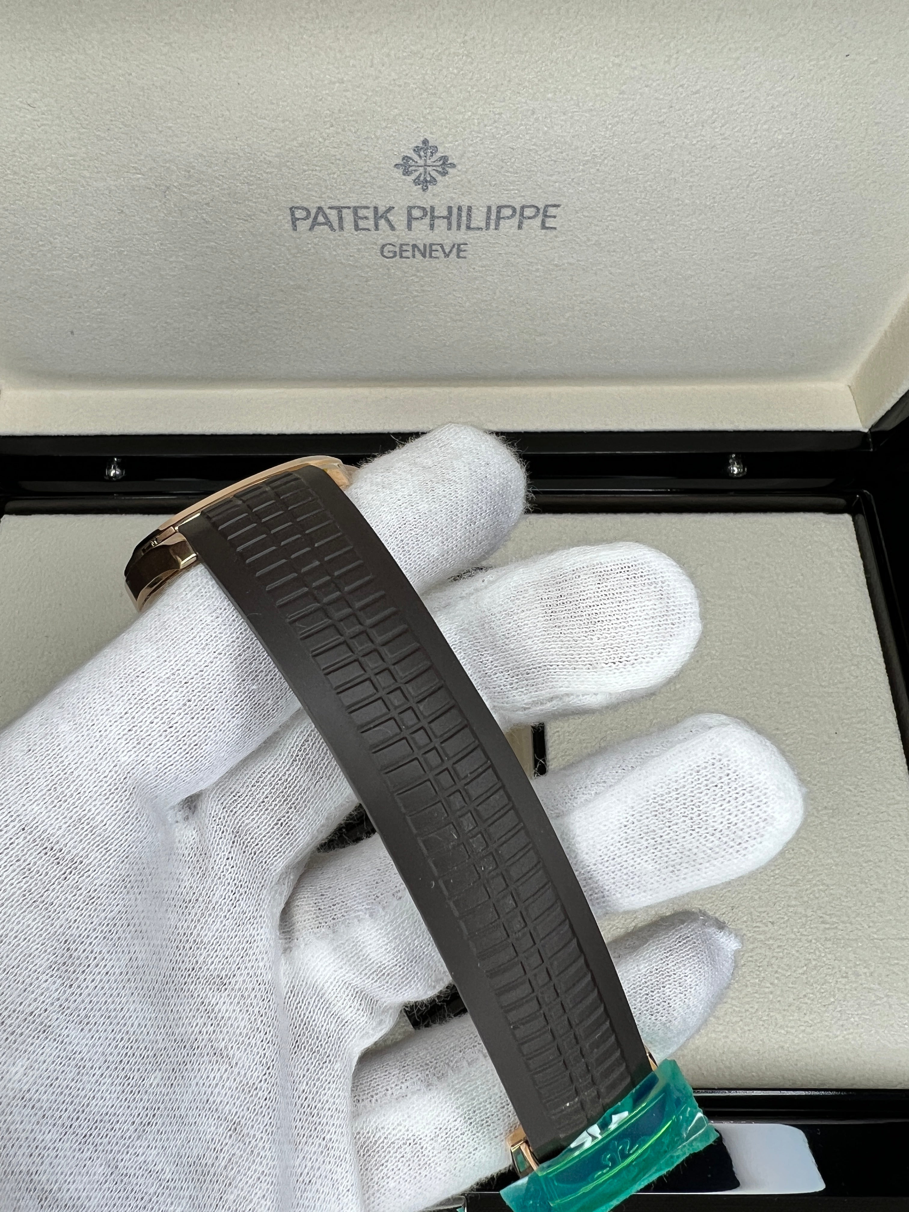 Patek Philippe Aquanaut Rose Gold Automatic 40mm 5167R-001 / Unworn / Complete Box & Papers